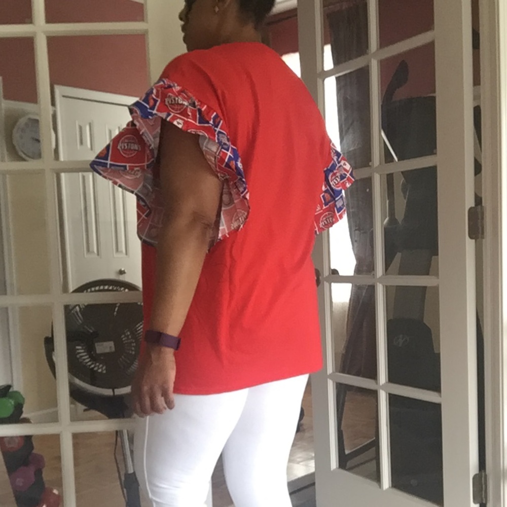 Detroit Pistons Embellished Flutter Sleeve Tee XL - Picture 3 of 13